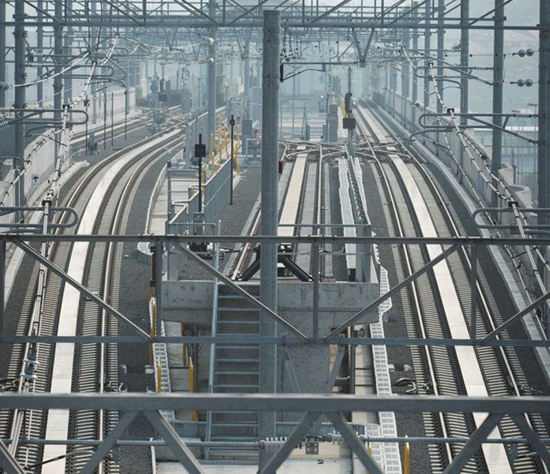 横浜市交通局
グリーンライン川和町駅付近軌道敷設工事