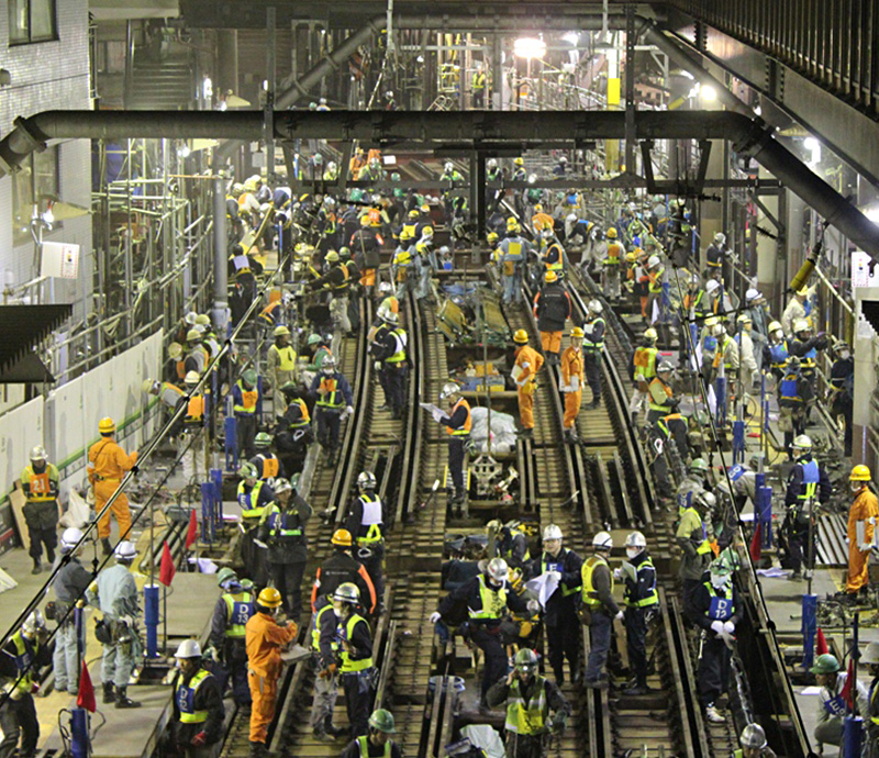 東急東横線
渋谷〜代官山間地下化工事に伴う軌道工事