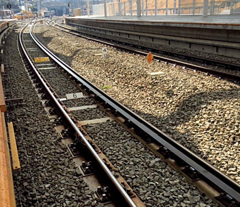 東急田園都市線
梶が谷駅構内ラダーまくらぎ交換工事